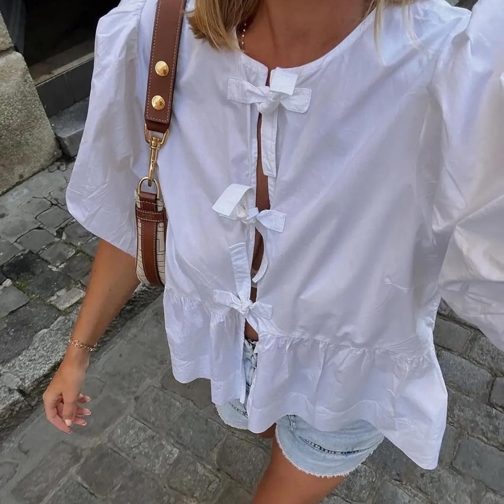 Chic and romantic white puff sleeve blouse